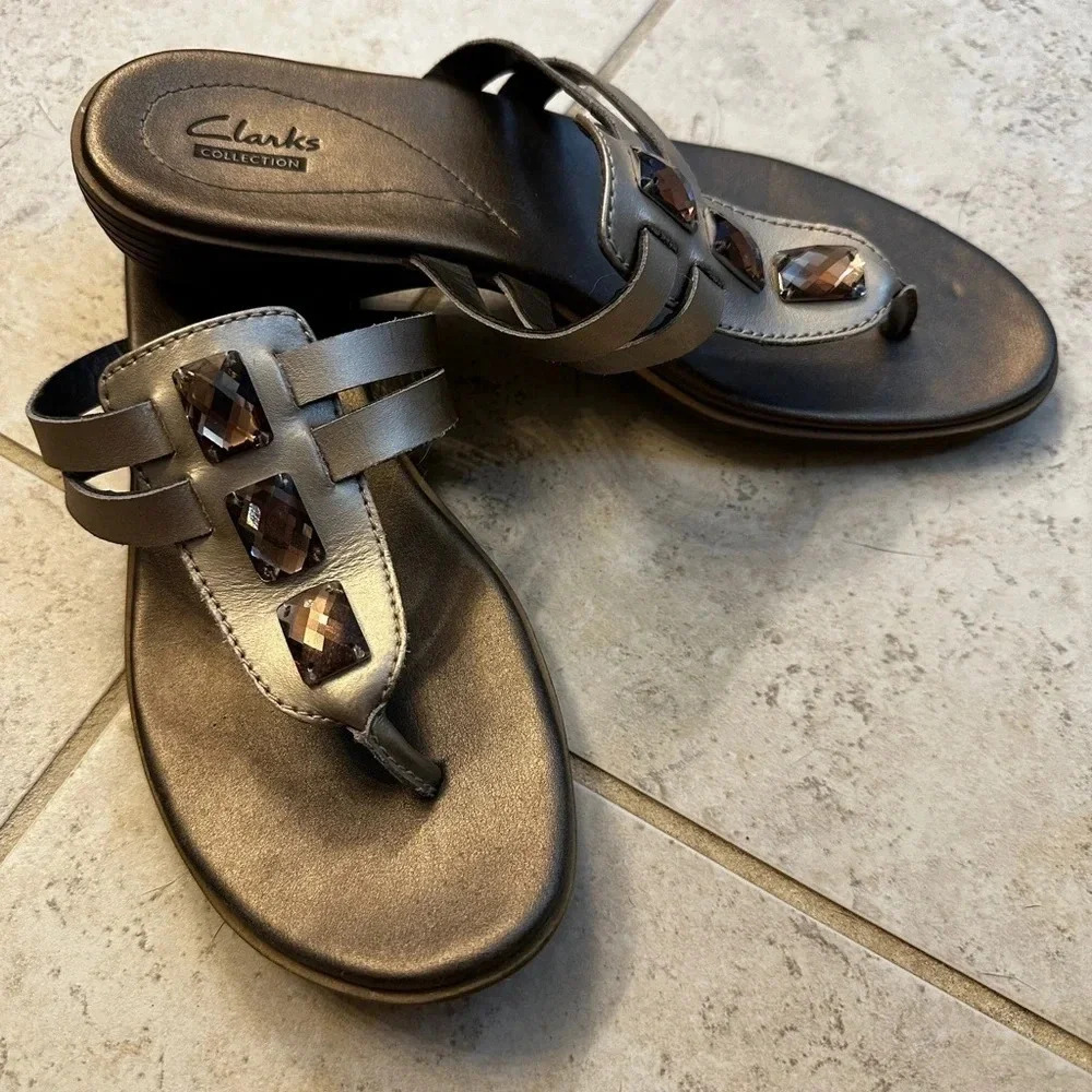 Clarks Open Toe Jeweled Strap Low wedge Sandals size 9M  style 15260, pewter